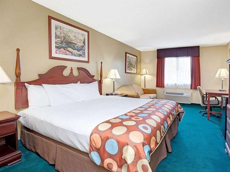 Baymont By Wyndham Monroe Hotel Exterior foto