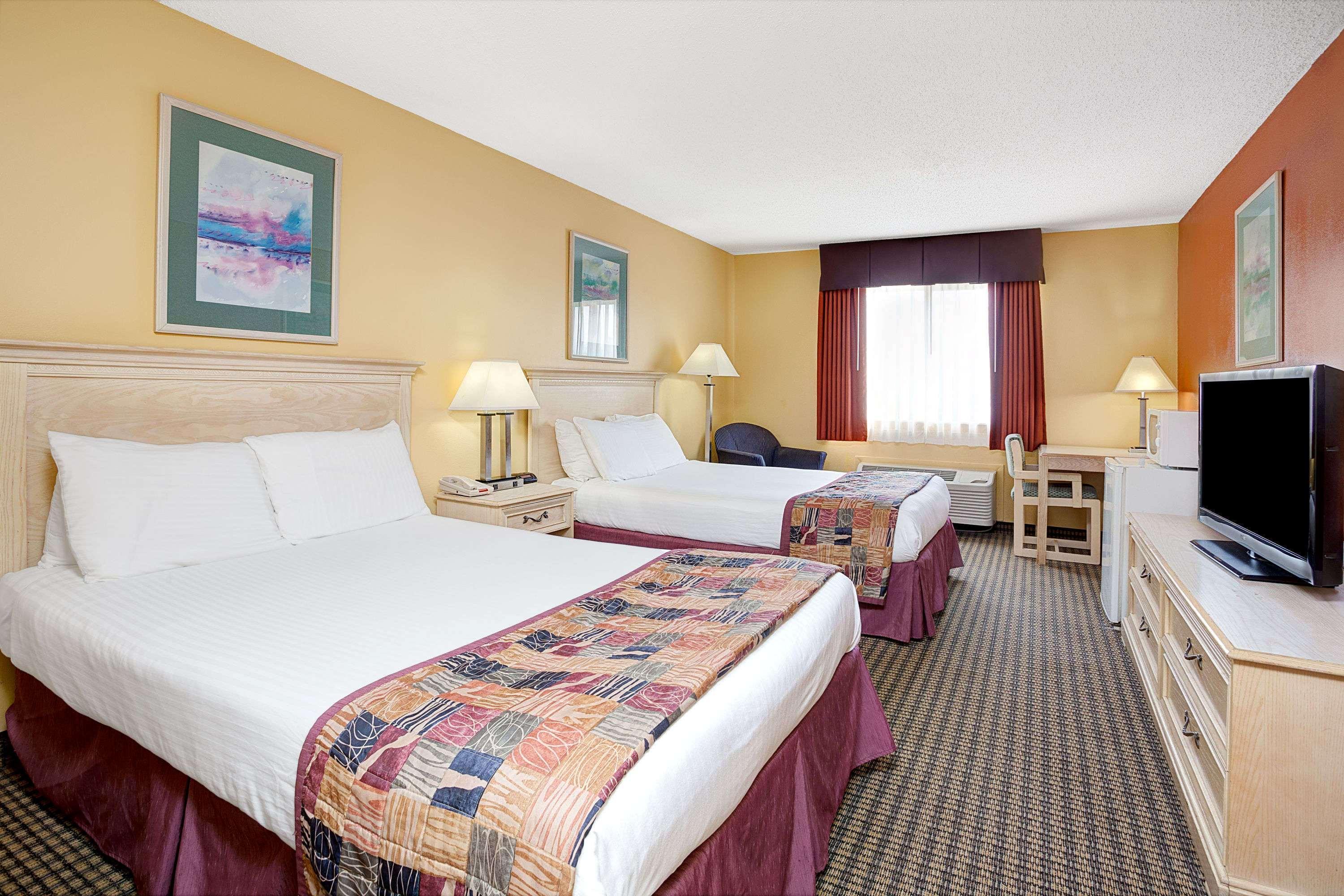 Baymont By Wyndham Monroe Hotel Exterior foto