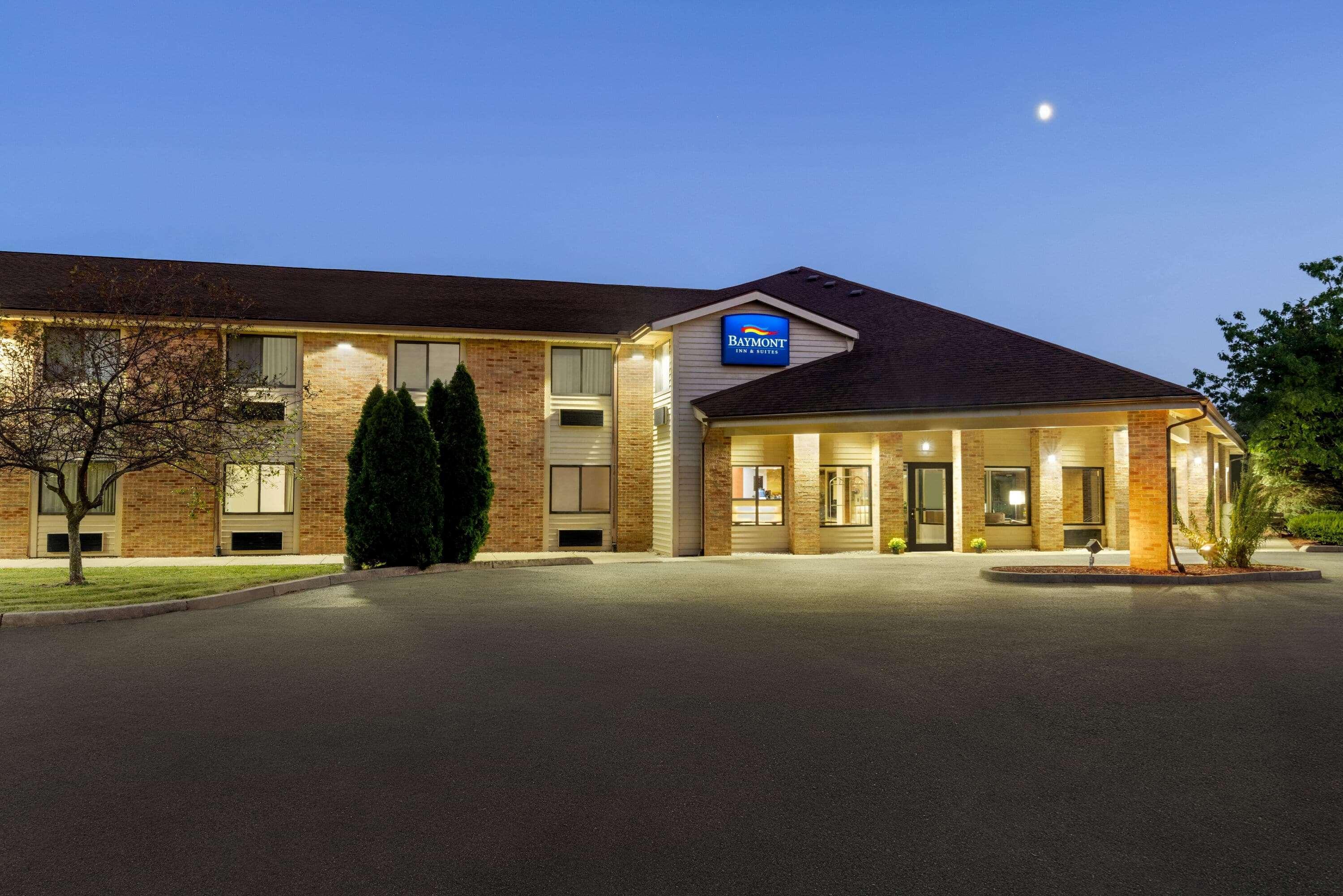 Baymont By Wyndham Monroe Hotel Exterior foto