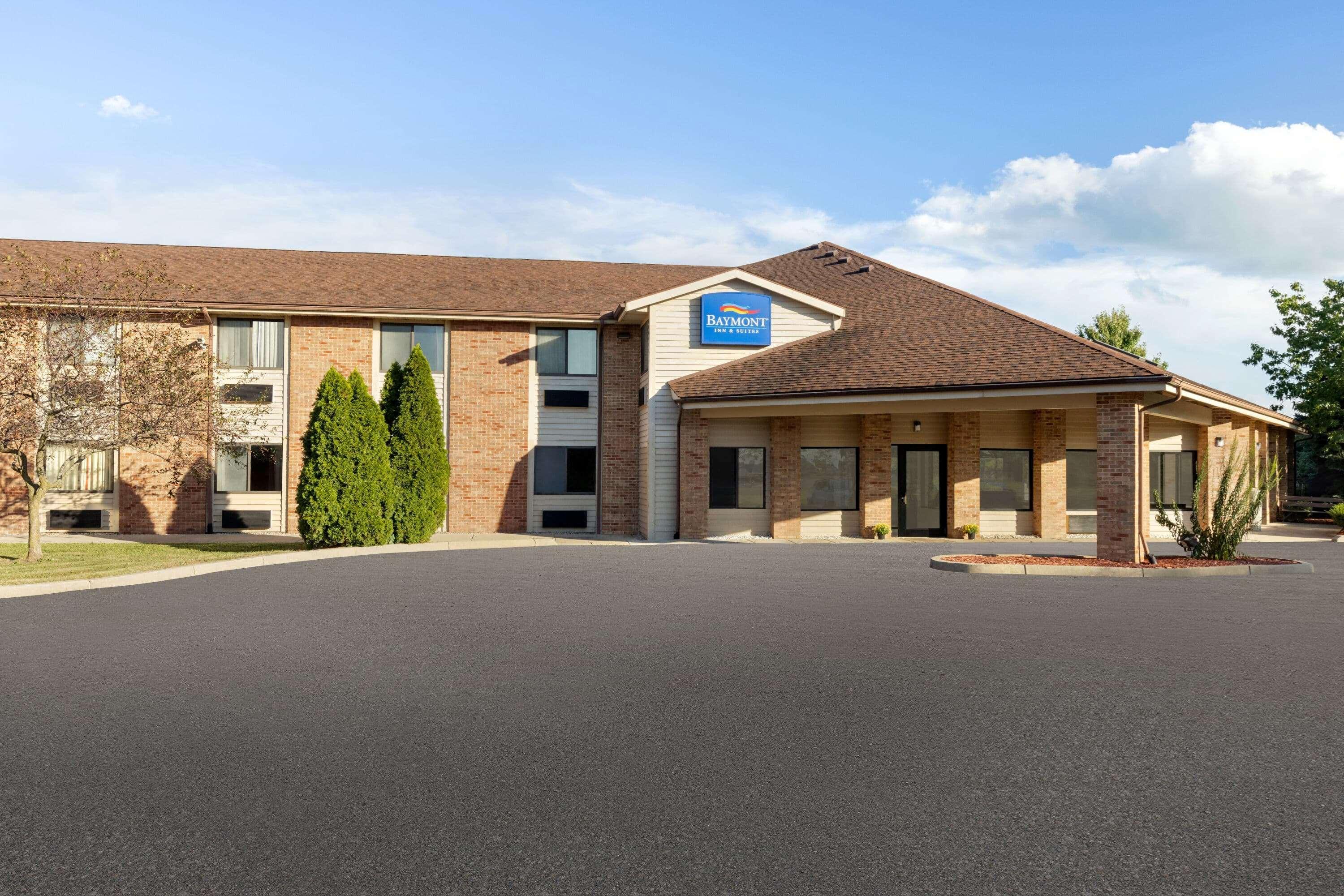 Baymont By Wyndham Monroe Hotel Exterior foto